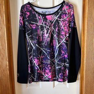 Long sleeve medium muddy girl shirt.